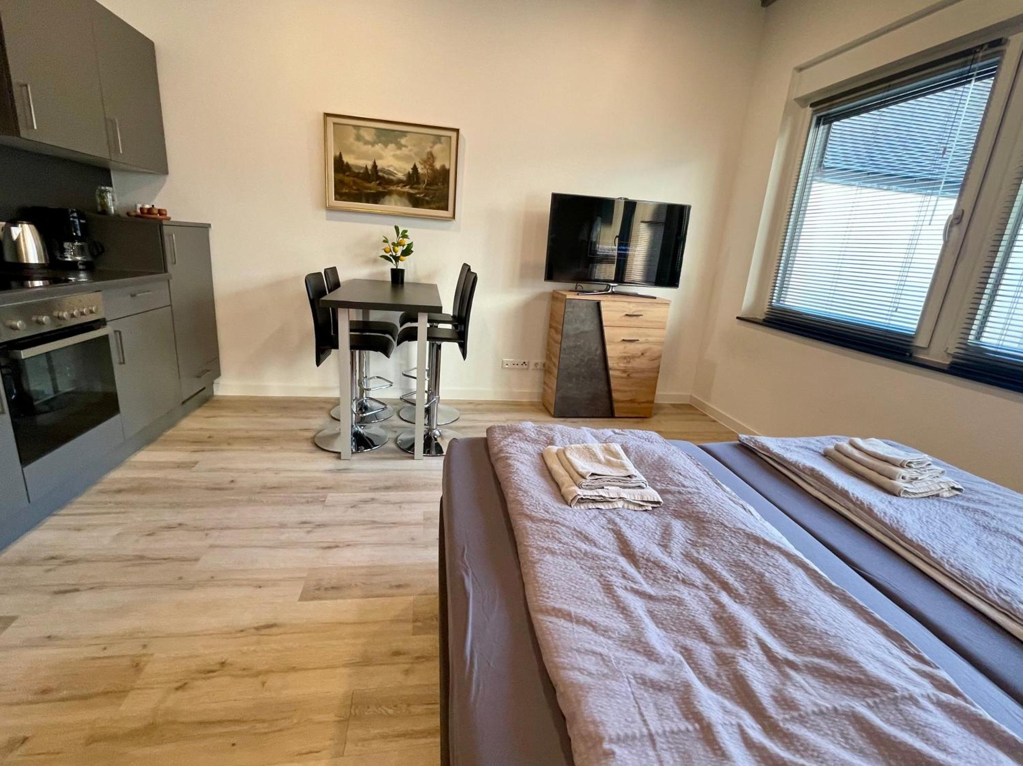 Neu Schwarzwald Zimmer Am Schloessle Goldstadt Pforzheim Dış mekan fotoğraf